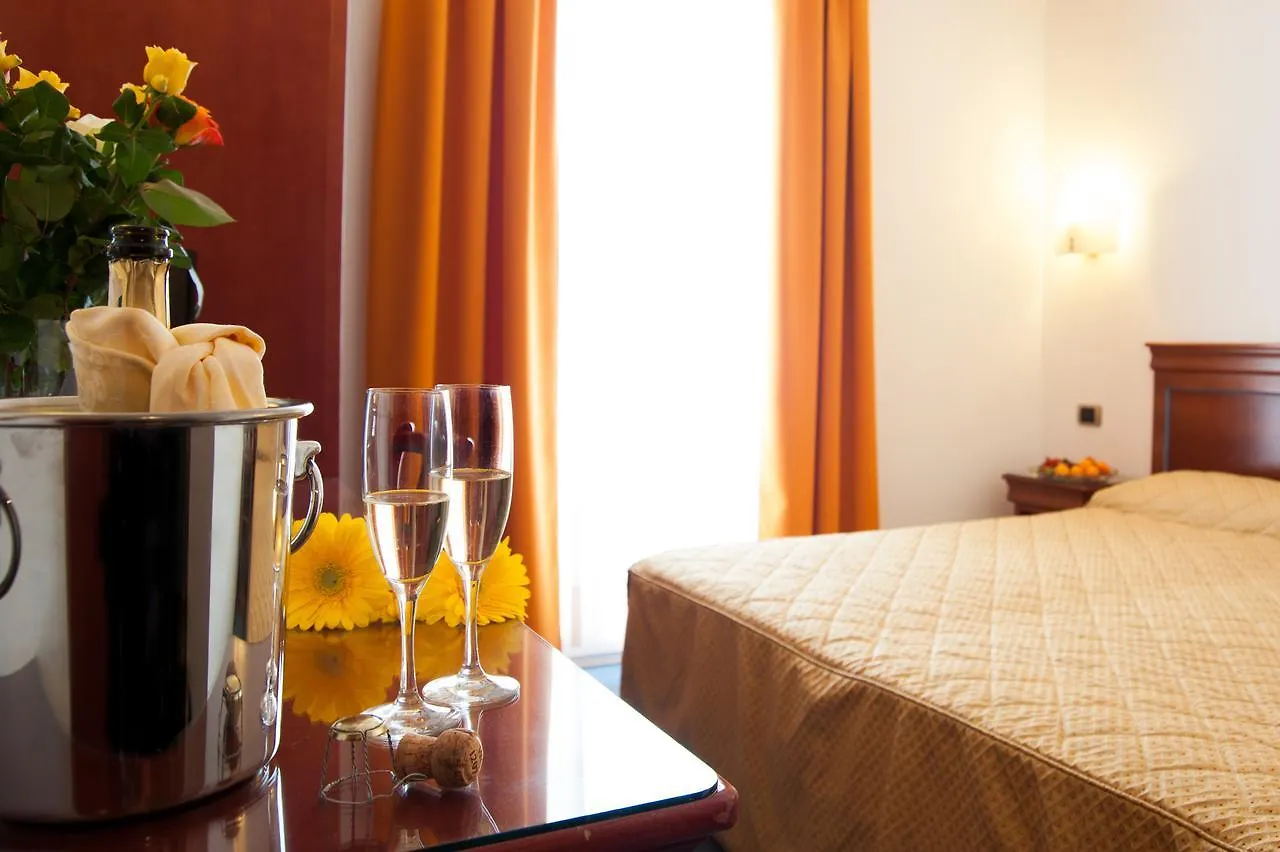 Hotel Bologna Bardolino 3*,  Italy